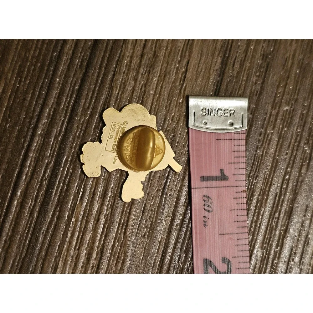 Striker The Pup USA Soccer Enamel Lapel Pin Gold Tone 1994 World Cup Mascot